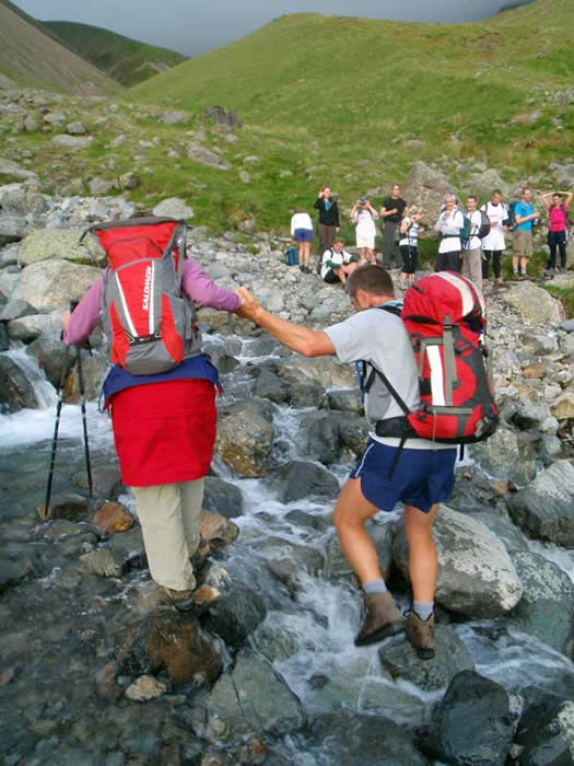 Crossing the stream on the way to Mickledore Col